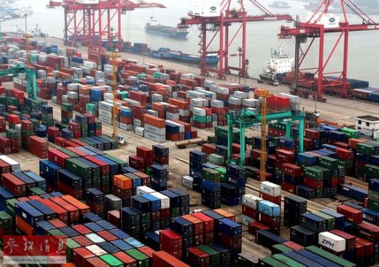 资料图:这是上海港张华浜集装箱码头。新华社记者陈飞摄