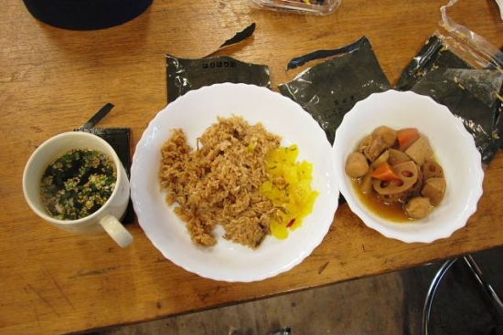 日本自卫队现役的二式自加热军用口粮,主食为米饭