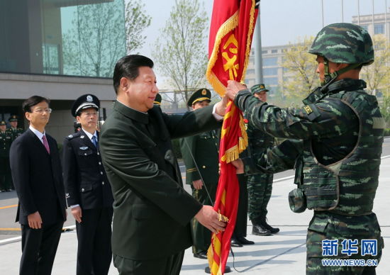 2014年4月9日,中共中央总书记、国家主席、中央军委主席习近平视察中国人民武装警察部队特种警察学院并为“猎鹰突击队”授旗。这才让中国武警最王牌的特战部队掀开了神秘的面纱,展现在了世人面前。猎鹰突击队是中国人民武警部队特种警察学院成立的反劫机特种警察部队,是武�