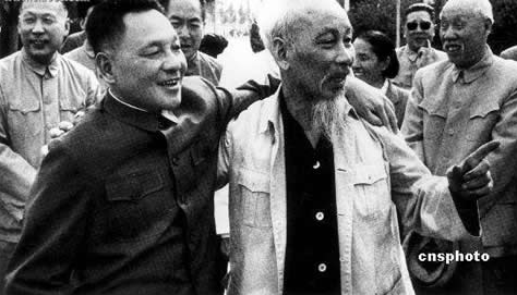 资料图:1965年5月,鄧小平、董必武等歡送胡志明。