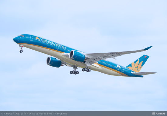 越南航空首架空客A350XWB宽体飞机成功完成首飞