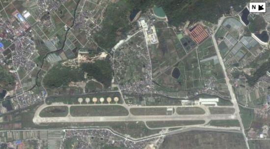 杭州湾上空的卫星照片显示,中国最近翻修了一座备用机场