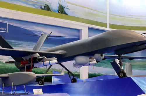 中国“彩虹4号”中空长航时查打一体无人机