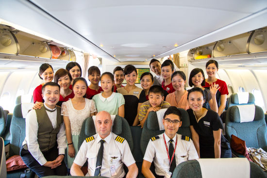 青少年航空爱好者赴香港参加航空主题夏令营。
