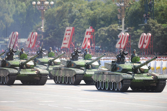 资料图:2009年国庆60周年阅兵式中出现的99式坦克