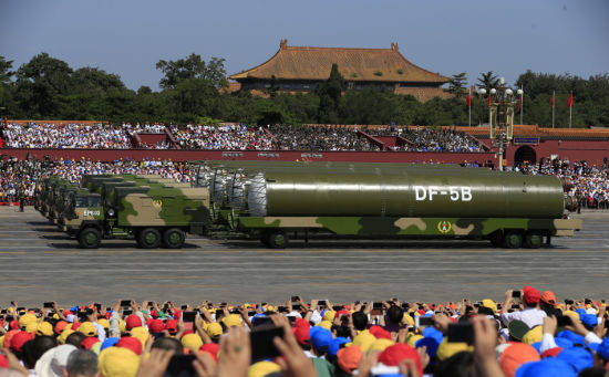 中国阅兵规模之大引爆全球社交媒体震撼各国网友。