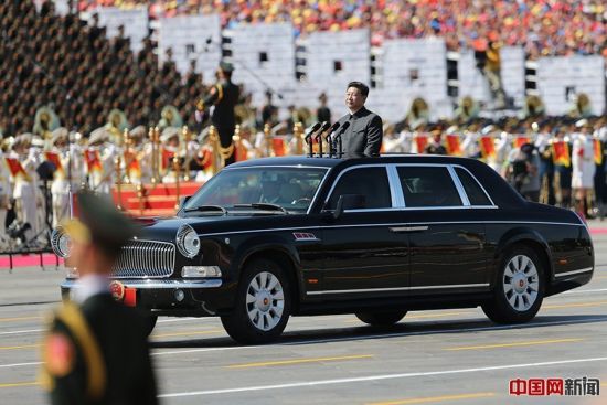 习近平乘坐国产“红旗” 检阅轿车阅兵