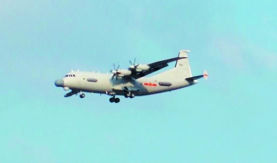 图为海军航空兵服役的高新工程8号电子侦察飞机(简称高新8号,高新机)。