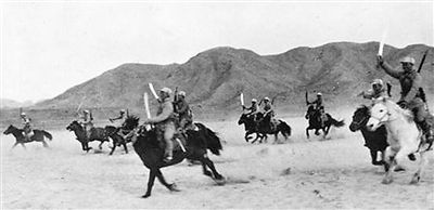 纵横驰骋淮北平原的新四军第4师骑兵团。