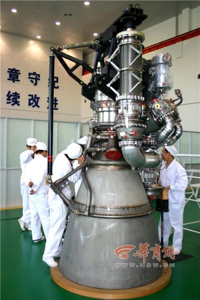 液氧煤油发动机装配(图片由航天六院提供)