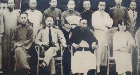 资料图:杜月笙与梅兰芳等名流合影