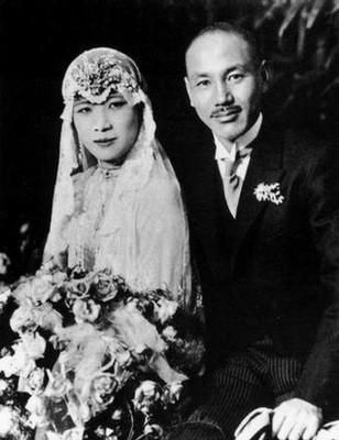 资料图:蒋介石与宋美龄的“婚纱照”
