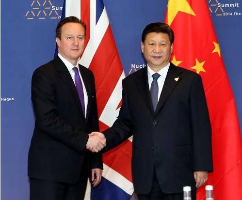 2014年3月25日,中国国家主席习近平在荷兰会晤英国首相卡梅伦