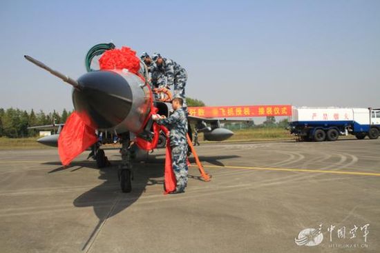 空军航空大学某基地是空军首家改装“山鹰”教练机的单位。