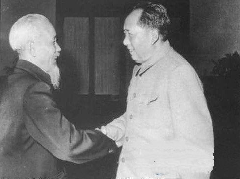 资料图:毛泽东与胡志明