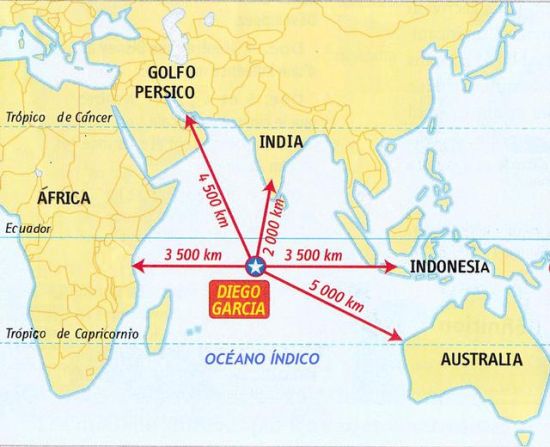 迪戈加西亚群岛位于南印度洋中部,原来是英国的殖民地,美国在二战以后从英国手中租借过来。现在是美国在印度洋中的唯一空军基地。