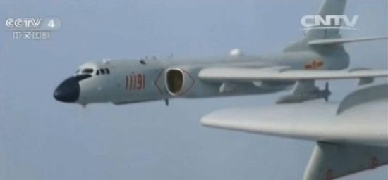 轰-6K现身海空军联合演习。