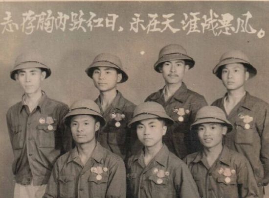 资料图:身着北越军装的解放军战士合影