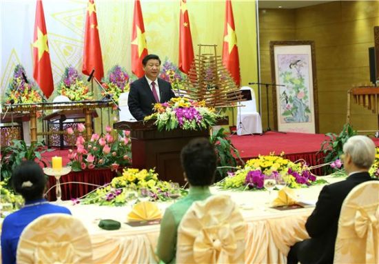 1月5日,中共中央总书记、国家主席习近平和夫人彭丽媛出席越共中央总书记阮富仲和越南国家主席张晋创在河内国际会议中心举行的盛大欢迎晚宴。新华社记者 庞兴雷 摄