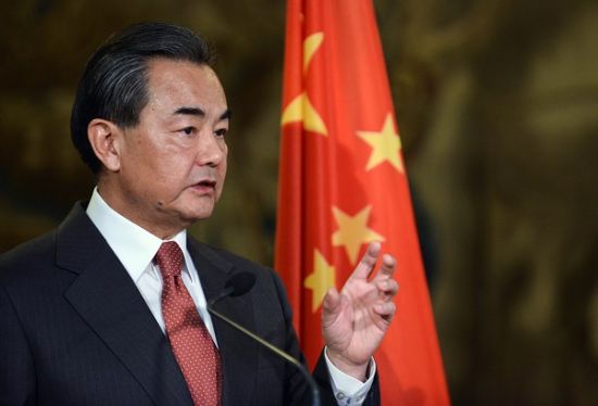 中国外长王毅将应邀访问菲律宾,为习近平主席出席APEC领导人会议铺路