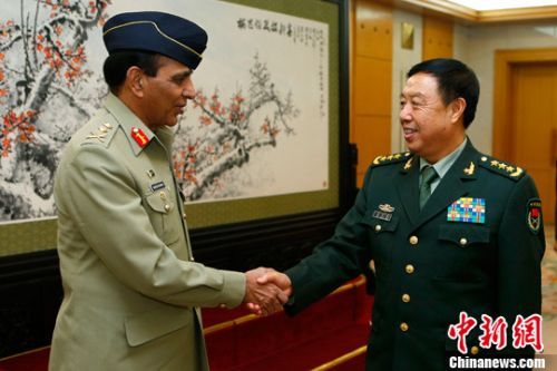 范长龙会见巴基斯坦陆军参谋长。