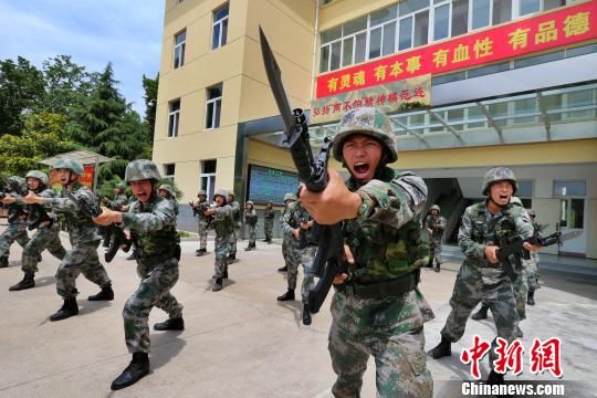 12军战士3小时搞定排爆险情