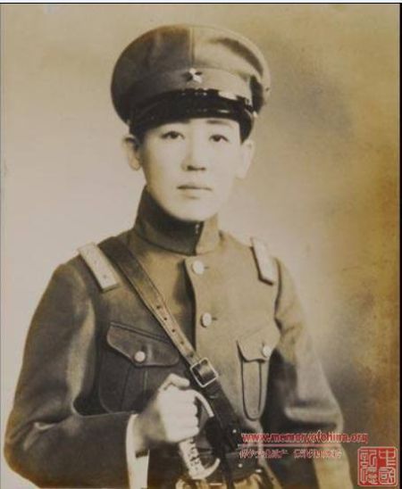 资料图:川岛芳子戎装照