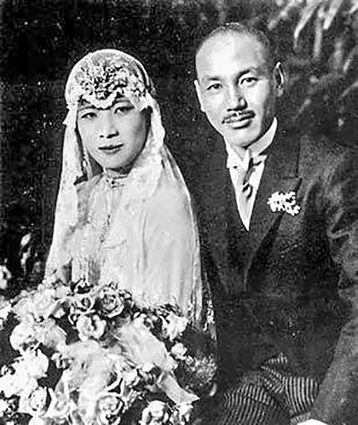 资料图:蒋介石与宋美龄“婚纱照”