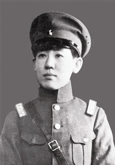 资料图:川岛芳子戎装照
