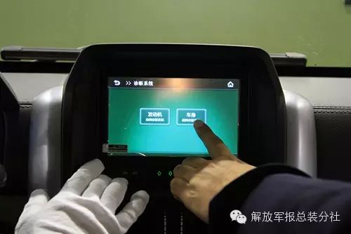 改进型“勇士”新增了多功能显示器