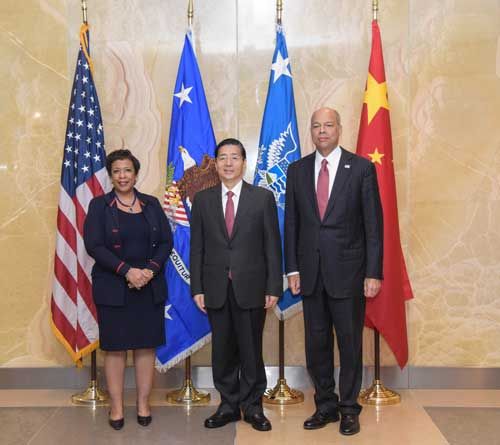 中美举行首次打击网络犯罪及相关事项高级别联合对话,郭声琨与美国司法部部长林奇、国土安全部部长约翰逊共同主持。