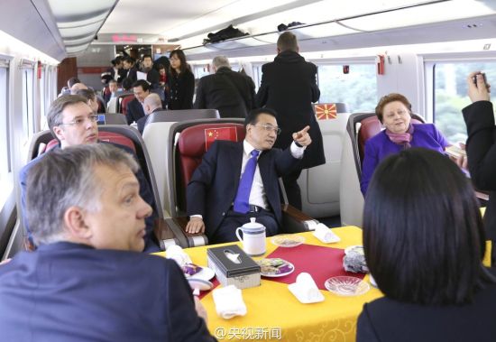 李克强总理邀请中东欧国家领导人乘坐中国高铁