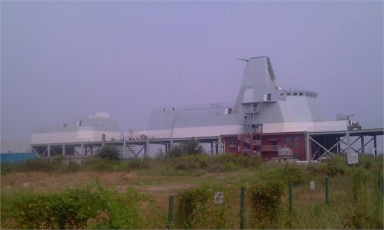 资料图:武汉055型巡洋舰模型,可见当时上层建筑上的脚手架已经拆掉,涂上与我军舰艇相同颜色的油漆 资料图:武汉055型巡洋舰模型,可见当时上层建筑上的脚手架已经拆掉,涂上与我军舰艇相同颜色的油漆