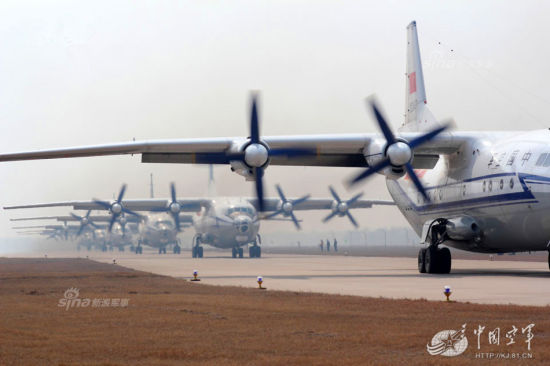 资料图:运-8是目前我国空军运输机的主力,但是能力不足 资料图:运-8是目前我国空军运输机的主力,但是能力不足
