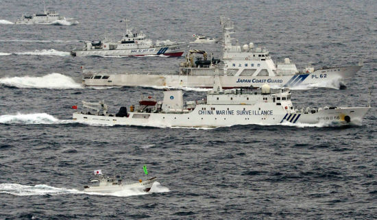 据日本《读卖新闻》4月23日报道,日本海上保安厅第11管区那霸海保本部称,北京时间23日上午7点25分,中国海监8艘海监船进入钓鱼岛12海里海域巡航。同时,还有2艘中国渔政船在钓鱼岛毗邻区航行。(图片来源:鼎盛军事论坛 kittynicky) 资料图:据日本《读卖新闻》4月23日报道,日本海上保安厅第11管区那霸海保本部称,北京时间23日上午7点25分,中国海监8艘海监船进入钓鱼岛12海里海域巡航。同时,还有2艘中国渔政船在钓鱼岛毗邻区航行。(图片来源:鼎盛军事论坛 kittynicky)