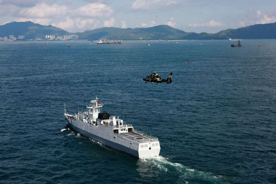 资料图:056轻型护卫舰与直-9进行海空联合巡逻 资料图:056轻型护卫舰与直-9进行海空联合巡逻