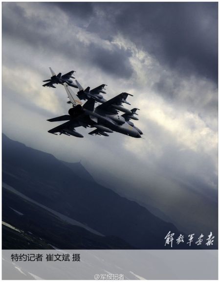 军方再曝空军飞豹歼11等主力机群巡航领空美照 军方再曝空军飞豹歼11等主力机群巡航领空美照