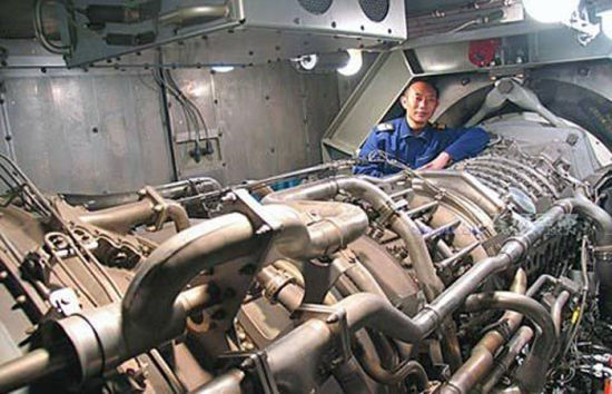 资料图:中国海军“哈尔滨”号驱逐舰上使用的美国通用动力LM2500型燃气轮机,此型发动机使用国家极为广泛,堪称“四海一心” 资料图:中国海军“哈尔滨”号驱逐舰上使用的美国通用动力LM2500型燃气轮机,此型发动机使用国家极为广泛,堪称“四海一心”