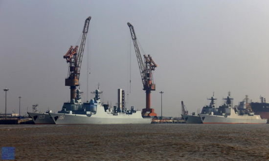 新型武器的装备费用是国防预算中的一个重头戏,图为中国海军新型052C/052D驱逐舰停满船厂码头 新型武器的装备费用是国防预算中的一个重头戏,图为中国海军新型052C/052D驱逐舰停满船厂码头