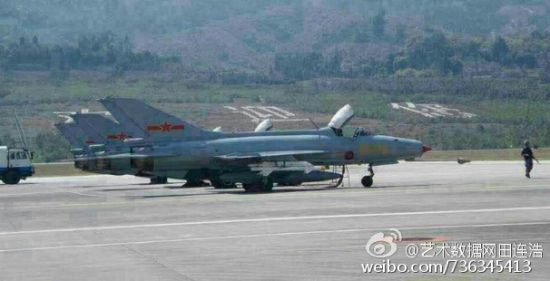 疑似歼7II已经挂上霹雳8空空导弹待命 疑似歼7II已经挂上霹雳8空空导弹待命