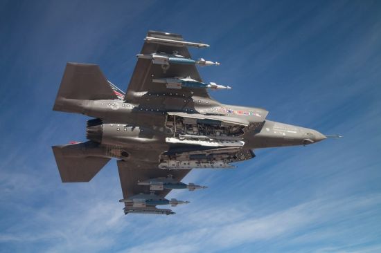 F-35战机挂10枚导弹进行测试 F-35战机挂10枚导弹进行测试