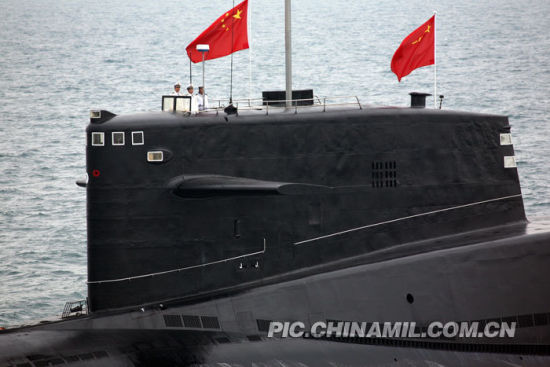 建国以来规模最大的海军海上阅兵式4月24日下午在青岛附近海域成功举办。中国海军诸多主力舰艇和空中作战力量亮相。备受关注的海军核潜艇亮相成为亮点。 建国以来规模最大的海军海上阅兵式4月24日下午在青岛附近海域成功举办。中国海军诸多主力舰艇和空中作战力量亮相。备受关注的海军核潜艇亮相成为亮点。