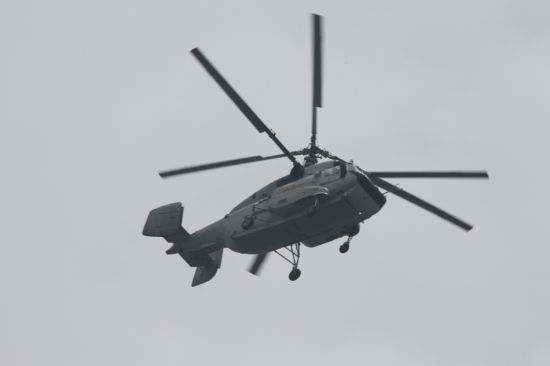 海军卡-31舰载预警机低空飞行 海军卡-31舰载预警机低空飞行