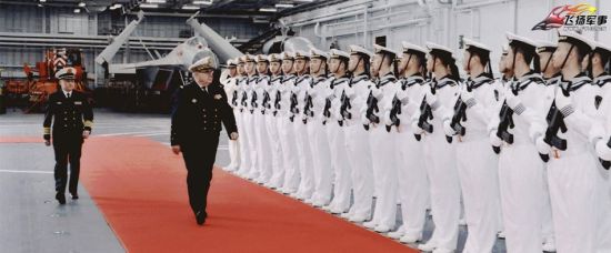 中国人民解放军海军司令员吴胜利30日在北京会见了来访的法国海军参谋长贝尔纳·罗热尔上将。4月3日,他视察辽宁舰。(图片:飞扬军事) 中国人民解放军海军司令员吴胜利30日在北京会见了来访的法国海军参谋长贝尔纳·罗热尔上将。4月3日,他视察辽宁舰。(图片:飞扬军事)