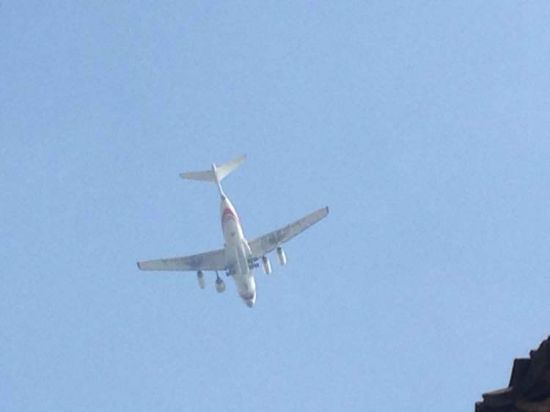 该型发动机不仅填补了我国航空发动机领域的一项重要空白,更是作为我国航空发动机发展道路上具有里程碑意义的一件大事,可以说,迈过这道坎,中国航空发动机将正式进入发展的“快车道”,就像突破那层“窗户纸”,一系列先进技术将被接连攻克。 近日,网友拍摄到了中国试飞院一架伊尔76试飞的画面,该机左翼内侧安装了一台新型大涵道比涡扇发动机。