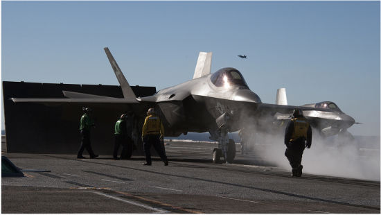 美军再放F-35C舰载战机航母起降作业高清照 美军再放F-35C舰载战机航母起降作业高清照