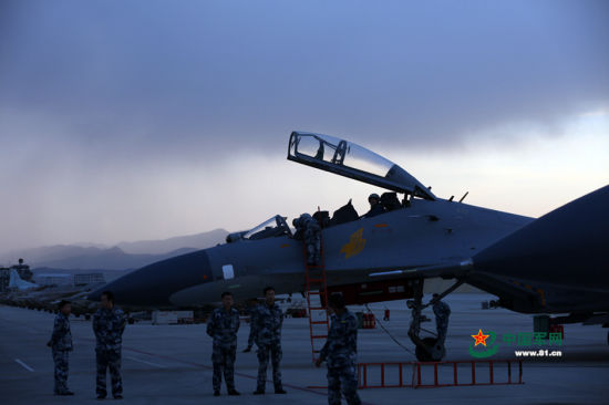 解放军歼11西南挂弹升空练实战 解放军歼11西南挂弹升空练实战
