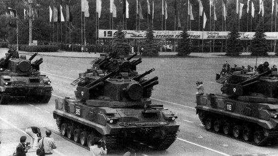 1995年萨马拉“胜利日”阅兵式上的“通古斯卡” 1995年萨马拉“胜利日”阅兵式上的“通古斯卡”