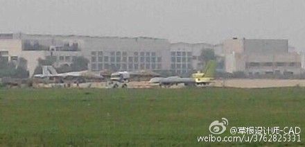 在国内军事类媒体上,一直流传着一张中国军用飞机发展的“族谱图”,该图的绝大部分项目都在后来的公开报道中得到了验证,而最为神秘的则是该图中的“高空远程反隐身无人机”。而在航空工业出版社出版的《一路前行:飞机设计专家李明》一书中,也曾明确提到过“在进行无人作战飞机系统基础技术研究项目研究的同时,李明还大力推动高空反隐身无人机的对外合作,基于这项合作,601所研制了‘神雕’验证机” 。 在国内军事类媒体上,一直流传着一张中国军用飞机发展的“族谱图”,该图的绝大部分项目都在后来的公开报道中得到了验证,而最为神秘的则是该图中的“高空远程反隐身无人机”。而在航空工业出版社出版的《一路前行:飞机设计专家李明》一书中,也曾明确提到过“在进行无人作战飞机系统基础技术研究项目研究的同时,李明还大力推动高空反隐身无人机的对外合作,基于这项合作,601所研制了‘神雕’验证机” 。