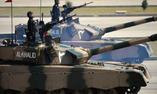 巴基斯坦阅兵主战兵器齐亮相 哈利德坦克很威武 巴基斯坦阅兵主战兵器齐亮相 哈利德坦克很威武